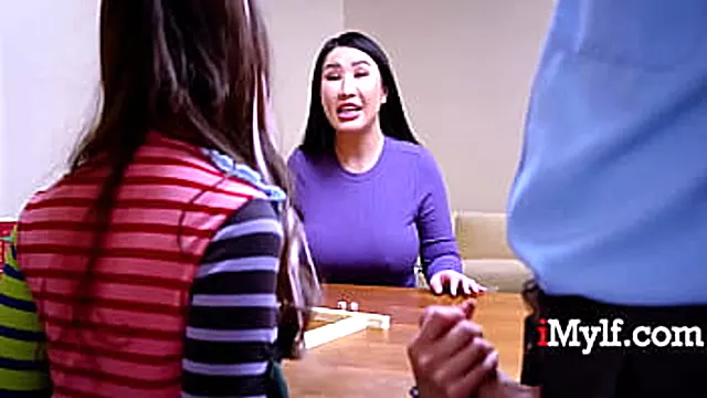 Mamme Asiatiche, Asian Figa Cazzo, Parodia Funny, Leccare La Figa, Lecca La Fica Di Mamma