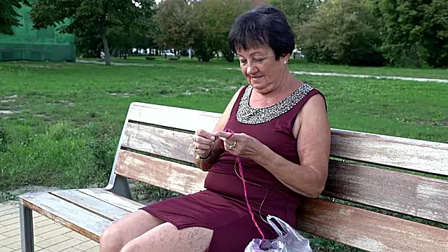 Sa Velikim Sisama Jebu, Mladi Veliki Kurac, Sisate Matorke, Seks Sa Bakom Sise Bake, Liži Mi Pićku