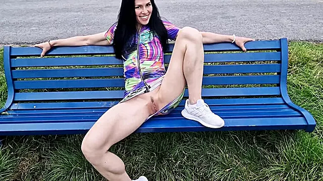 Amatør Milf, Amatør Utendørs, Brunhåret Fitte, Åpen Fitte, Tiss Inn Fitte, Leggins, Naken, Åpen