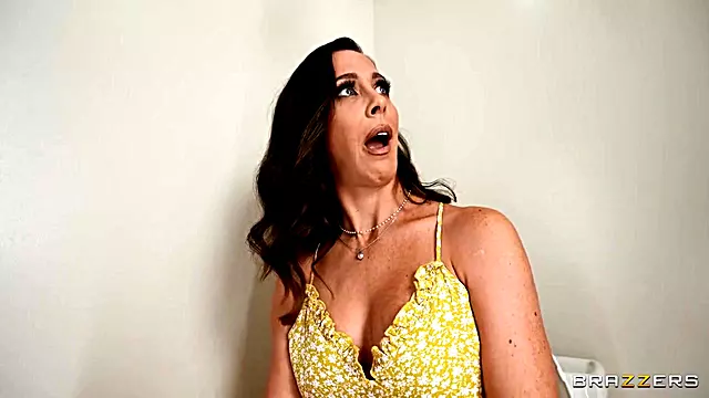 Blond Und Brunette, Blond Brünett Dreier, Blond Cum In, Blond Milf, Blond Tattoo, Sperma Drinnen