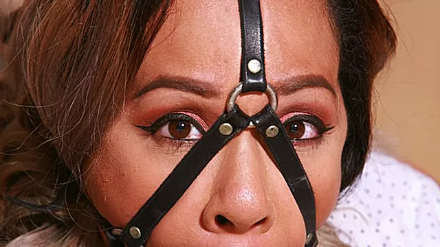 Gefesselt, Harnes Bondage Fuck, Gefesselt Gekitzelt, Gefessellte Füße, Füße Demütigung, Harnessknebel