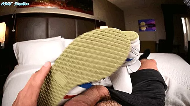 FJ Goddess CUM CHALLENGE! Sneaker, sockjob, FOOTJOB extravaganza! Xtreme FEET AND TOE TEASE! - MP4