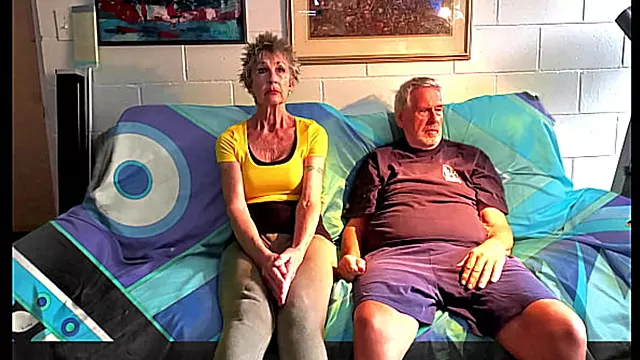 Mature Amatoriale Handjob, Moglie E Marito Mature Amatoriali, Matura Sul Divano, Scopate Casarecce Vide