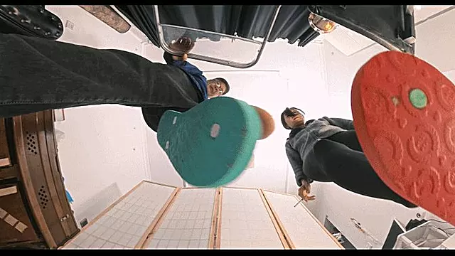 4K Henry MARITNA flip-flops train dwarf POV