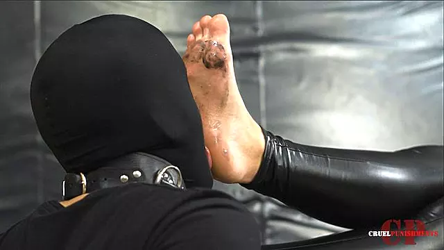 Foot worshipper has to lick ash HD MP4