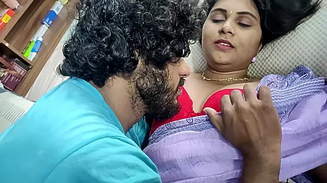 Amateur Brune, Couples Amateurs, Bisous Cocu Amateur, Couple Indian, Bisou Couple, Couple Romance