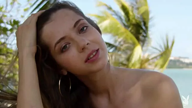 Brunetka S Malýma Kozama, Prsate Cernovlasky, Kompilace Prsa, Playboy Kompilace, Malá Prsa