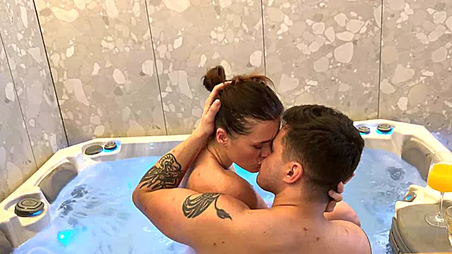 il me fait l amour dans le jacuzzi