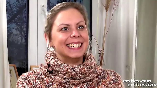 25-jahrige Tschechin spielt mit ihren Fingern und Toys - Masturbation with amateur blonde
