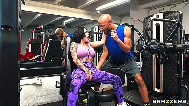 Dwayne Foxxx And The Official Egypt In Sneaky Public Gym Screw