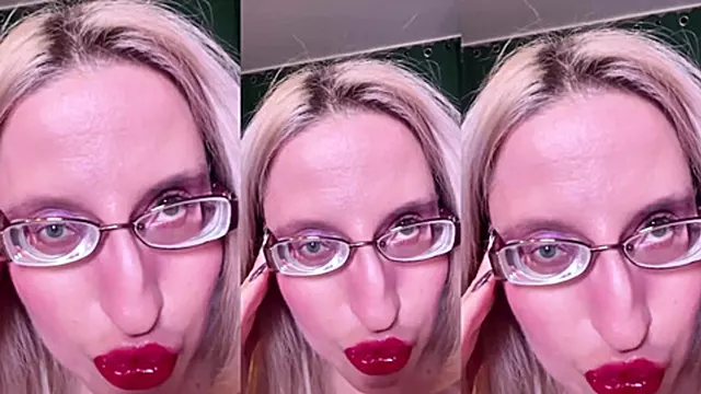 Blonda Milf Amateur, Amatori, Amatori Latine, Amanta Amator, Cu Buzele Mari, Milf Blonda Se Masturbează