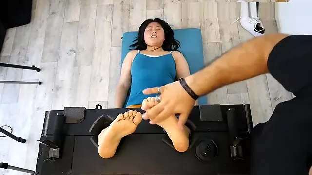 Asian Kim Brunette, Azjatki Fetysz, Nogi Azjatki, Azjatki Fetysz Stóp, Stopy Brunetki, Fetysz Stóp