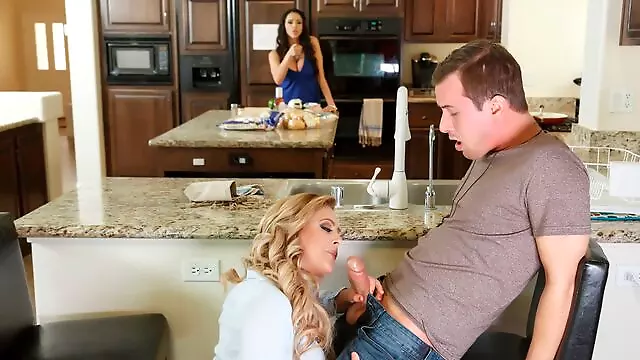Göt Çift, Duble, Uzun Anal, Hotunen, Oral Porno, Glamour Three Some, Gögüs Arası, Meme Sakso, Büyük Penis