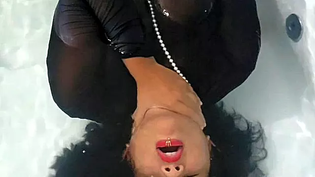 Erotik Fetisch, Leidenschaftliche Liebe, Haarfetisch, Haare Waschen, Befummelt, Sie Schaut Zu