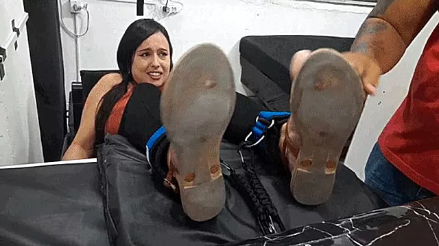 Gelitik Kaki, Kaki