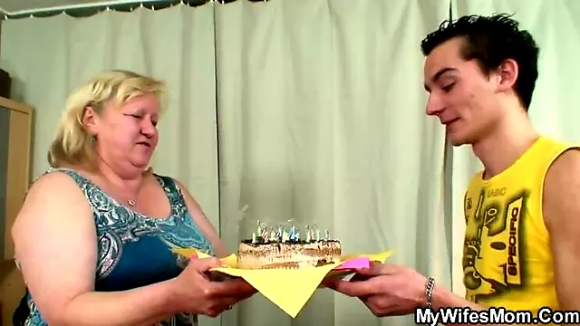 Me Va Cau Be, Vú To Đẹp Tóc Vàng, Mũn Mĩn Vú To, Mẹ Ngoại Tình Con Bat Gap, Mẹ Bạn Gái, Bà Già