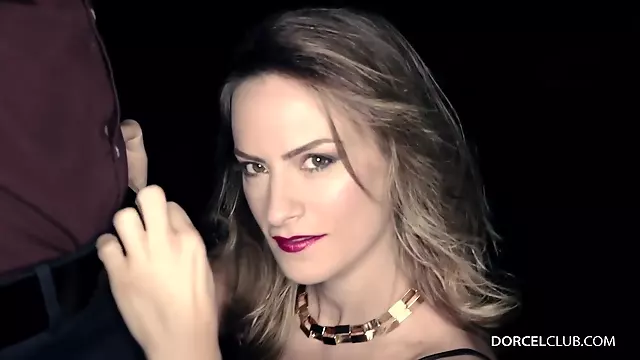 Modelky, Cernovlasky Milfs, Noční Bar, Tit Kurva Čurák, Punčochy Trojce, Prádlo, Kozy, Vystriky