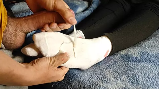 Ayak Fetişi Boşalma, Çoraplı Ayaklara Boşalma, Feet Cum, Güzel Ayak, Çorap Fetiş, Yaşlı Ayak Fetişi