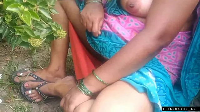 Housewife, indian jungle