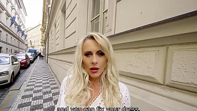 Mature lady cheats on her man to find real orgasms
