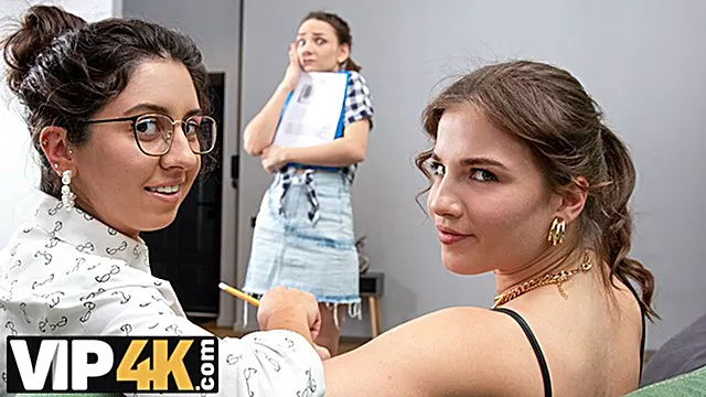 Trio Beffen, Er Tussen Uit, Lesbisch Likken, Beffen, Lesbisch Tieten, Pornoster Interview, Russisch Trio