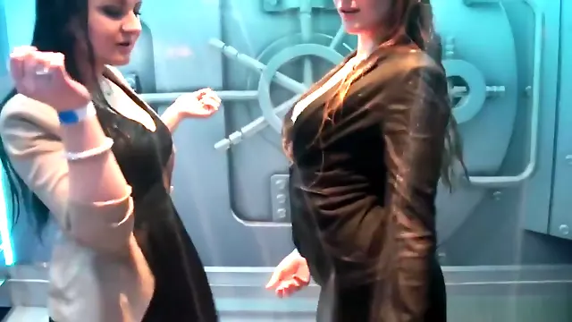 Fetish Lezbe, Tusiranje Babe, Brineta Pod Tušem, Crnke Lezbejke, Babe Plavuše, Plavuse Lezbejke