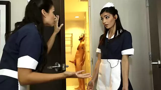 Výstřik Do Vlasů, Brunetka Masturbace, Velka Prsa Cernovlasky, Zezadu, Náctiletý Přistižen