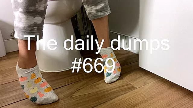 Fetish Em Meia Soquete, Mijando No Jeans
