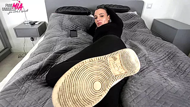 Brünette Füße, Füsse Söckchen, Fussfetisch, Füße, Lesben Füße, Göttin Füße, Lesbische Füße Mit Socken
