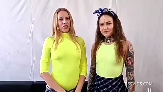 Gueule Anal, Russe Anal, Trio Anal, Russe, Pisse Dans La Bouche, Elle Aime L'anal, Pisse Menage A Trois Sodomie