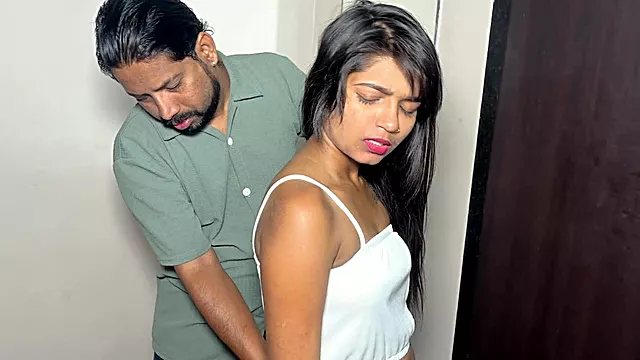 Djevojke Od 18 Godina, 18 Godina, Indijke, Od Pozadi, Indija, Indian See Vi, Starije Za Pare, Staraci Devojka