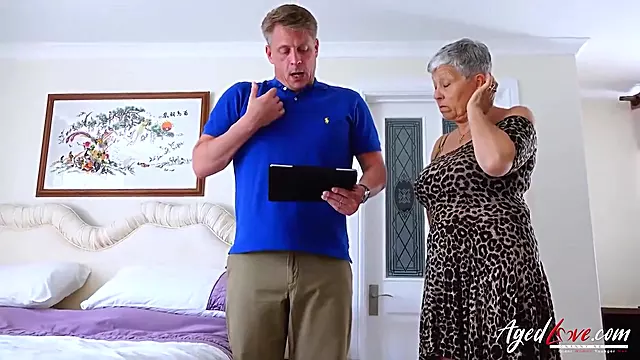 Olgun Genç, Büyük Memeli Büyükanne Porno, Yaşlı Büyük Gögüslü, Olgun Sarışın, Sarişin Meme