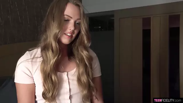بلوند اماتور, خوردسال اماتور, خردسال اماتور, بلوند, بلوند ساک زدن, کم سن, مکیدن, سکسی, ساک زدن سکسی