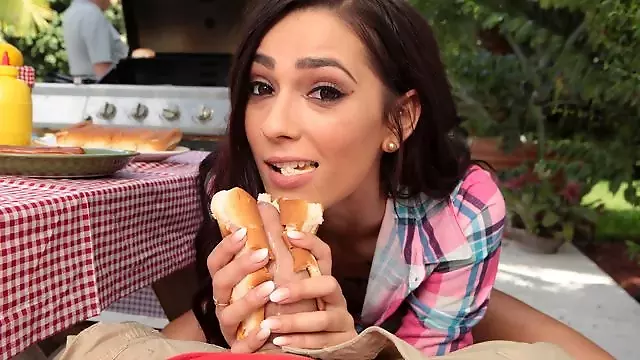 Obciąganie W Parku, Brunetka Na Pieska, Wylizana Z Bliska, Masturbacja Nastolatki, Lizanie Nastolatki