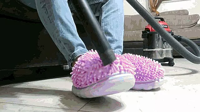 Vacuum cleaner and slippers WMV (1920x1080) FHD