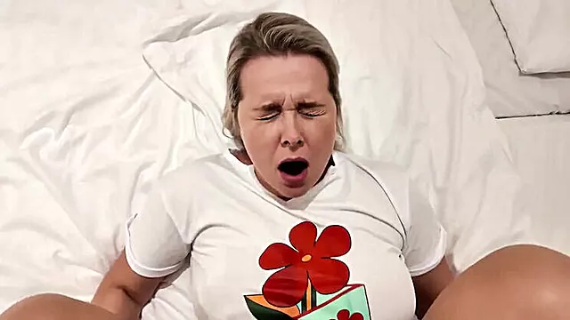 Sarışın Xalaşka, Ögey Sarışın, Iri Planda Calansik, Minet Yeniyetmə, Olgun Ana, Olgun Ve Yasli Porno