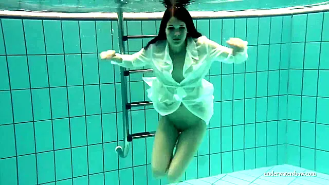 Kupanje U Bazen, Gole Babe, Brunete Pool Porn, Mlada Crnka, Solo Matorke, Fetish Stopala Solo