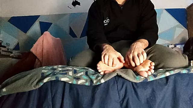 Amateur Foot Tickling Casual Tickle Time Face Down with My Argentine Girlfriend | Part 1