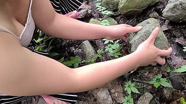 Pinay Cooking Wild Ferns and Sex in the Riverside - Viral Single Mom Outdoor