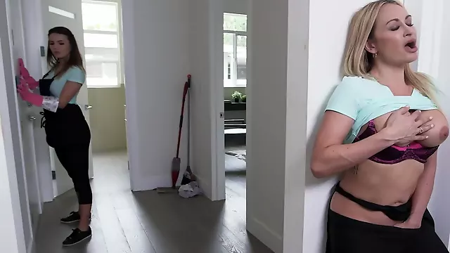 سبزه پستون گنده, زيرنويس Big Tits In Uniform, زنان پستان گنده بزرگ میانسال, بلوند یونیفرم