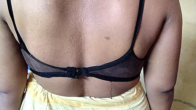 Desi Indian Saira Aunty Bathing, Indian Women Bath, Housewife Bathing and Washing Her Tight Pussy with Soap