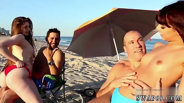 Crnke Pusenje Kurca, Tinejdjerska Porno Zurka, Sexi Zurka, Javno Utroje, Jebanje U Picku Brinetu