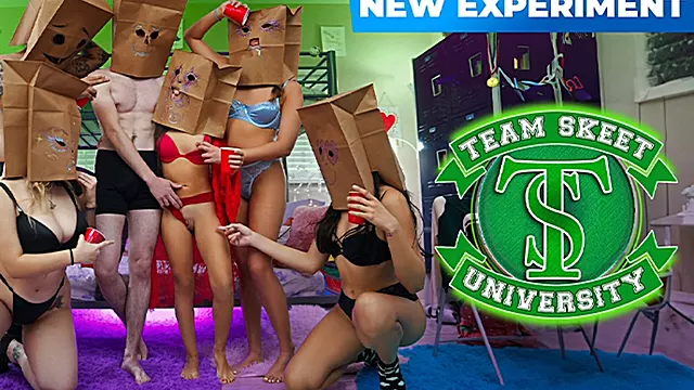 Giovani Tettone, Bruna Tette Grandi, Tettone Con Tatuaggi, Pompini College, Giovane Pompinara Mora