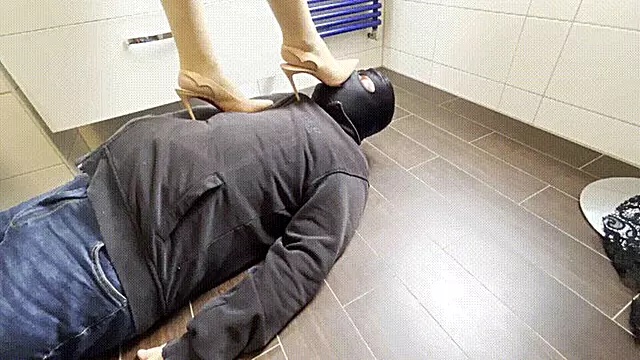 لیسیدن کفش, سلطه پا, لیسیدن پا زن سروری, فتیش تسلط, له کردن با پا, لیسیدن کف پا, عق زدن پا, لیسیدن توسط برده