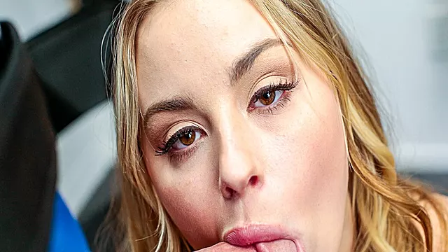 18 Kleine Titten, Blond Big Tits, Kleiner Penis Große Busen, Muschi Lecken Gro, Blonde Hart Gefickt