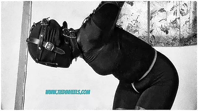 Vintage Attache, Bondage Talon, Bondage Et Soumission, Bottes Vintage, Bottes Talon, Fetichiste Talon