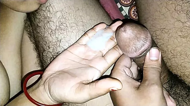 18 Jahre, Tante Handjob, Inderin Tante Kostenlos, Deusch Handjob, Freundin, Blasen In Mund Spritzen