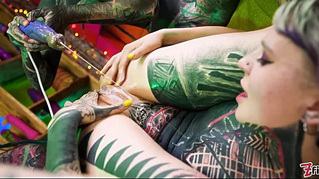 Bubbly Anuskatzz at lesbian threesome porn