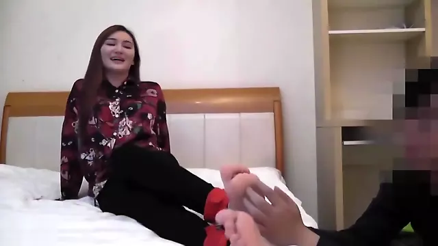 Daisy first tickle