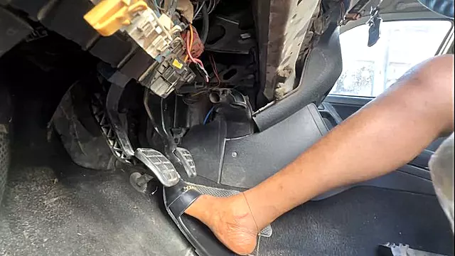 No Mall Today! Cranking Closeups (Footwell)